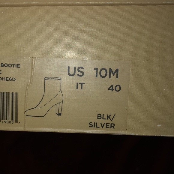 Micheal Kors  size 10 silver stretch booties metallic from MK store NIB - Picture 9 of 10